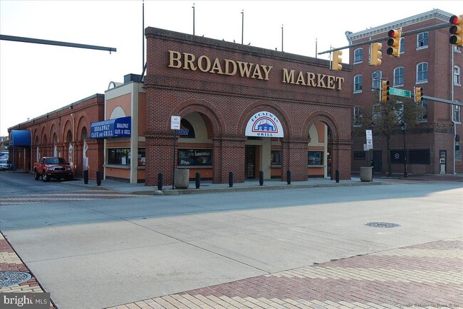 Building Photo - 960 Fell St