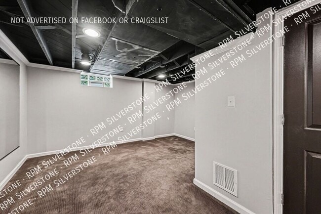 Building Photo - 1403 N Altadena Ave