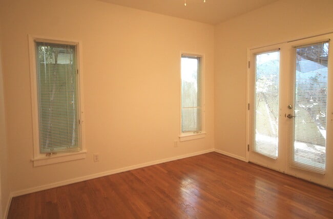 Building Photo - Prime Mid-City--Adorable Private Back Hous...