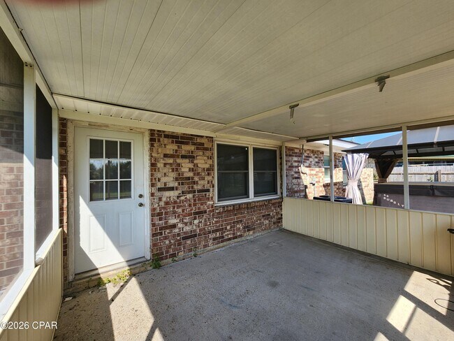 Building Photo - 1804 Arthur Ave