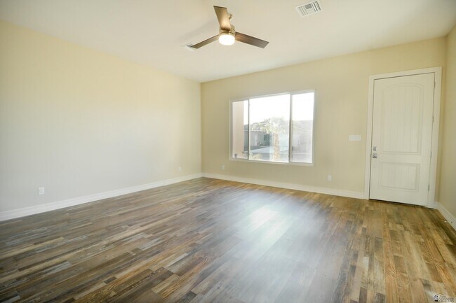 Building Photo - 14839 E 46th Dr