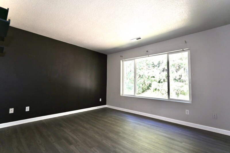 Building Photo - 5659 NE Canard Dr