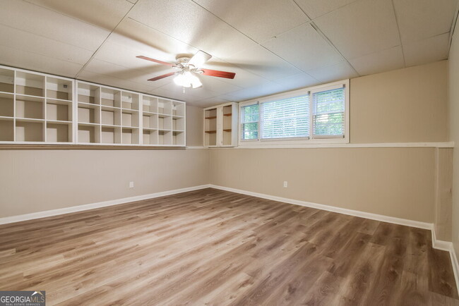 Building Photo - 5160 St Claire Pl