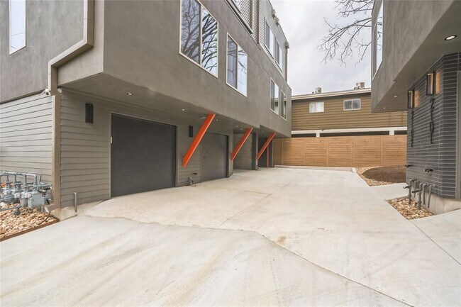 Building Photo - 700 Denson Dr