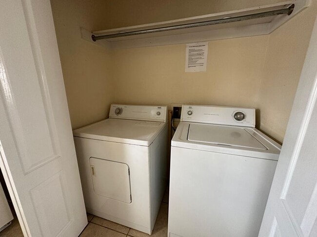 Building Photo - 2501 Hibiscus Ave