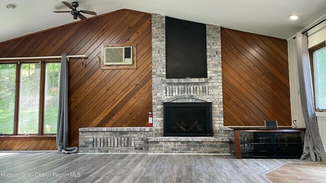 Building Photo - 629 NY-208