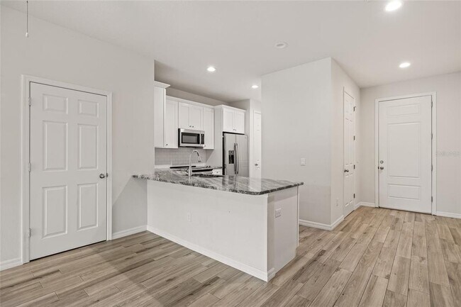 Building Photo - 1950 Lake Ridge Blvd