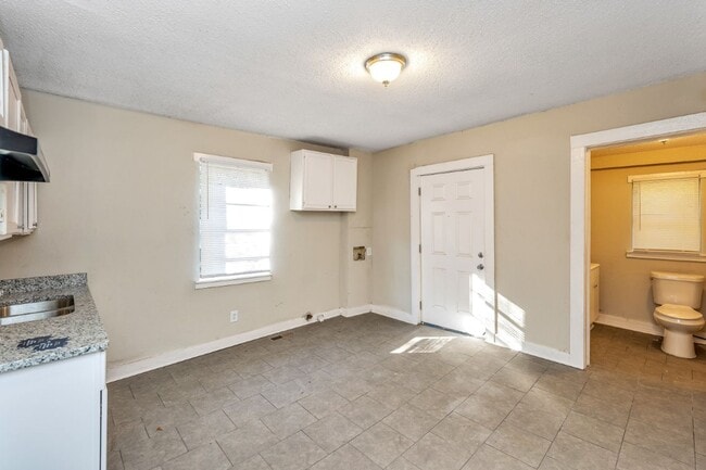 Building Photo - Charming Jasper Home with Modern Upgrades ...