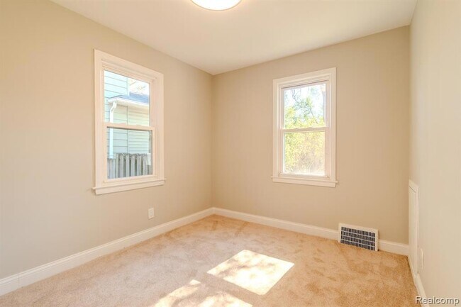 Building Photo - 1517 W Saratoga St