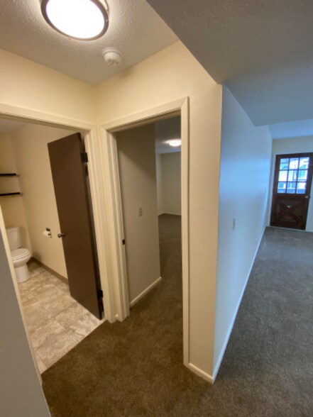 Building Photo - 2005 NW Hickory Ln