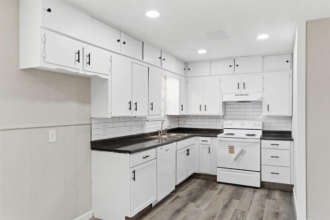 Building Photo - 2902 W Scott St