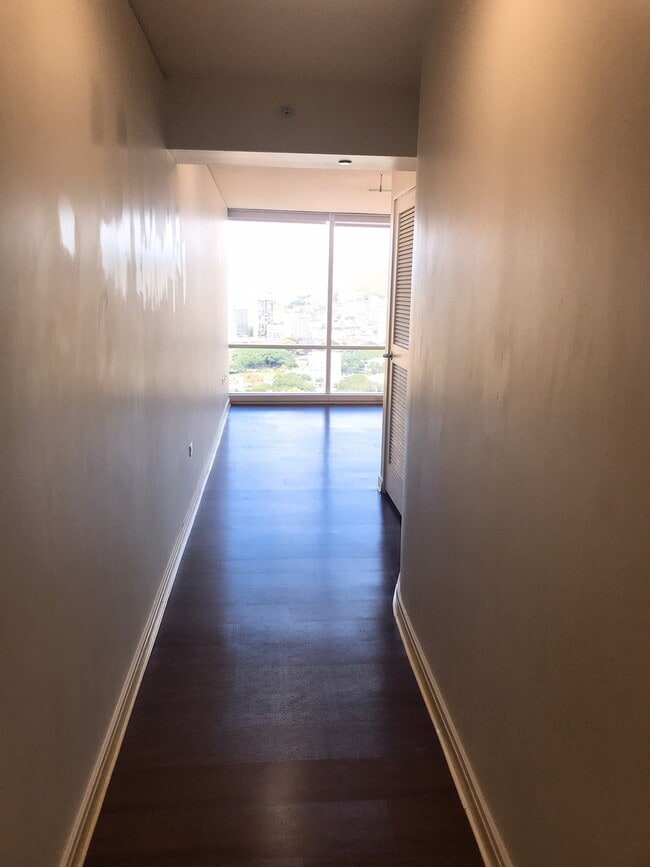 Building Photo - 1288 Kapiolani Blvd