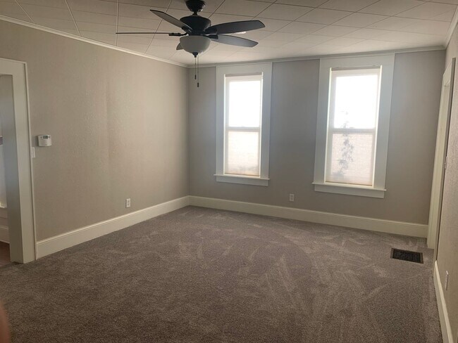 Building Photo - 704 Otter Ave