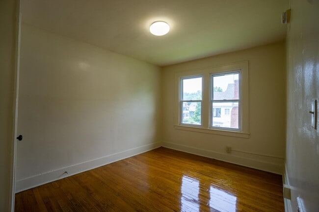 Building Photo - 3 Bed|1 Bath Apartment in Westcott Neighbo...