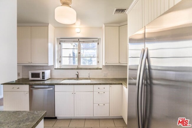 Building Photo - 2230 Midvale Ave