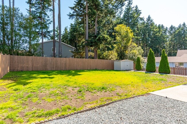 Building Photo - 3 Bed 2 Bath Home near Town