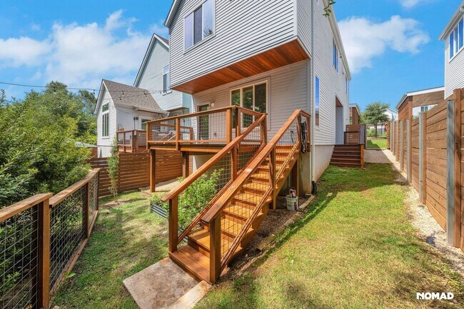Building Photo - Charming 3BR House in East Austin - Pet Fr...