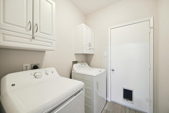 Building Photo - 22035 Holly Branch Dr