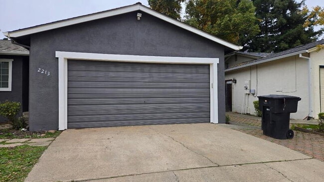 Building Photo - 2213 N Cirby Way