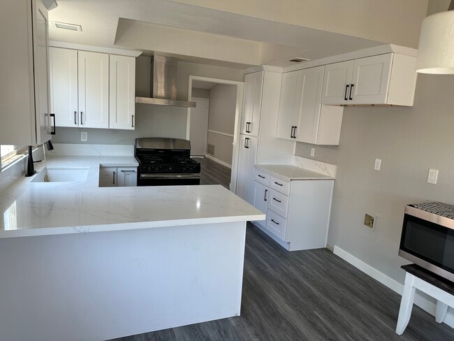 Building Photo - 2257 Carnation Ave
