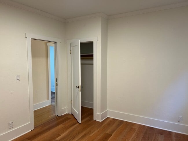 Building Photo - 2015 Franklin Ave E