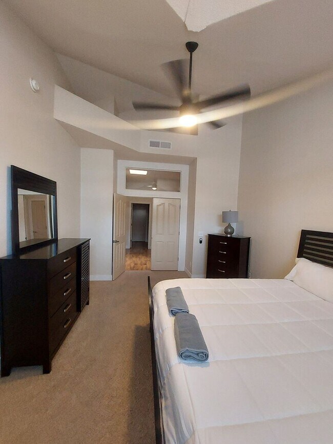 Building Photo - 4 BEDROOM 2 BATHROOM HOME 3 CAR GARAGE HOM...