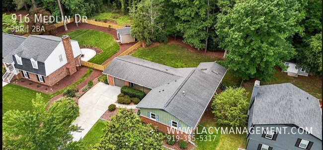 Building Photo - 916 Medlin Dr