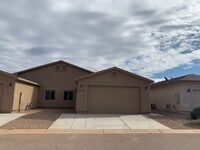 Building Photo - 3 bedroom 2 bath rental home with 2 car ga...