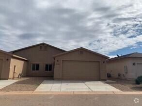 Building Photo - 3 bedroom 2 bath rental home with 2 car ga...