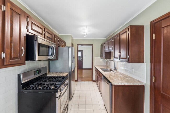 Building Photo - 3317 S Louisville Ave