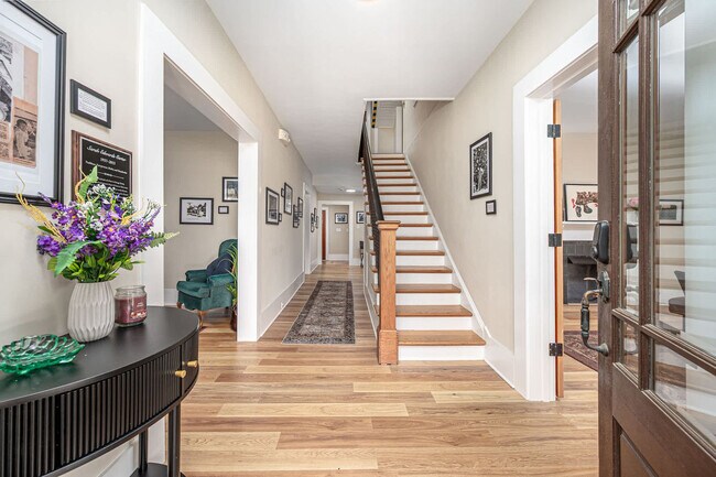 Building Photo - 500 W Rosemary St