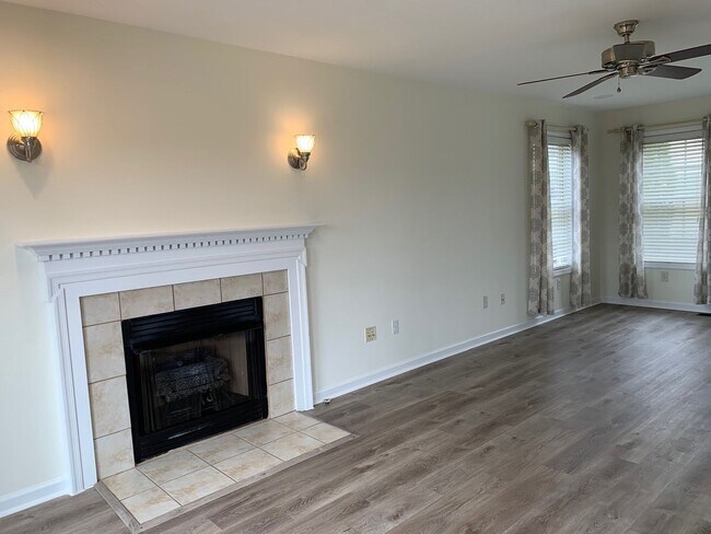 Building Photo - 165 Tula Cir