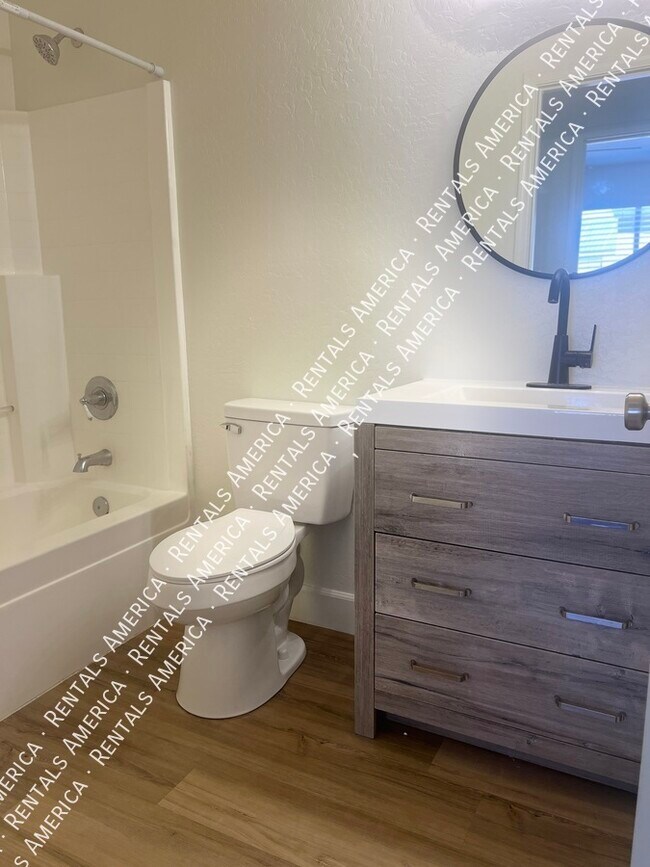 Building Photo - 3682 N French Pl