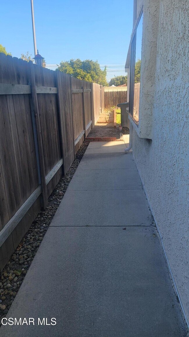 Building Photo - 2075 Sierra Pl