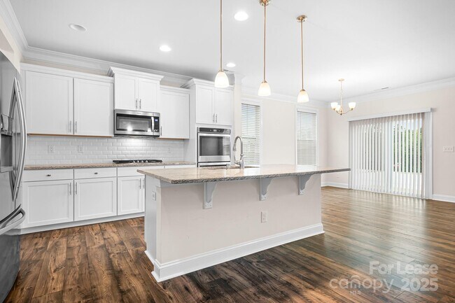 Building Photo - 196 Longleaf Dr