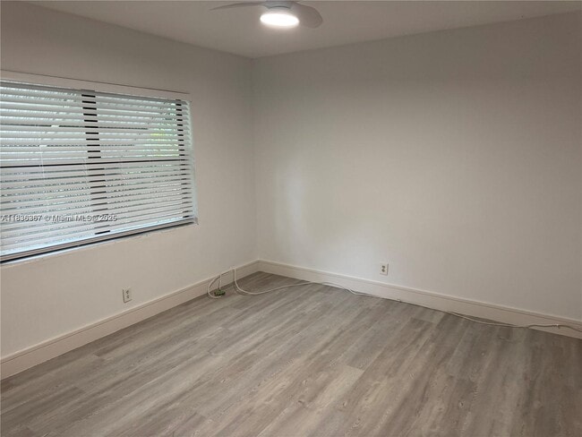 Building Photo - 411 Northlake Dr