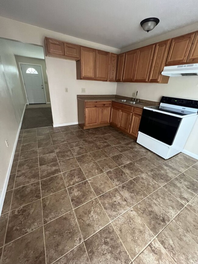 Primary Photo - Pleasant 2 Bedroom, Private Entrance Apart...