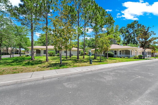 Building Photo - 2011 Villa Sites Dr