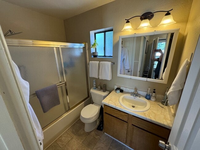 Building Photo - Caliente 4-plex