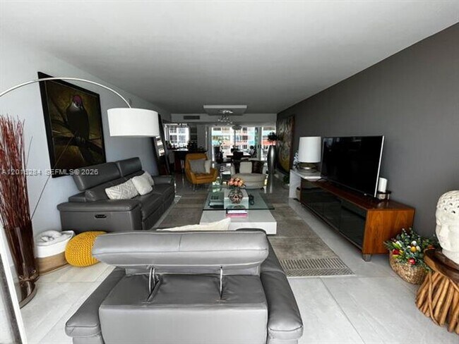 Building Photo - 1627 Brickell Ave