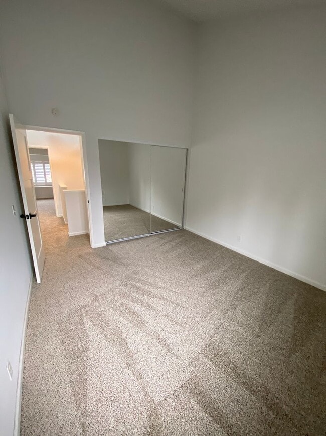 Building Photo - Cambrian 3 bed 2.5 bath townhouse available!