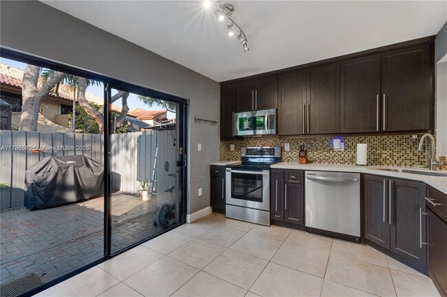 Building Photo - 10087 SW 77th Ct
