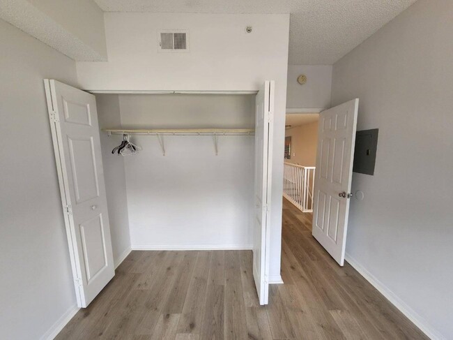 Building Photo - 5551 Bentgrass Dr