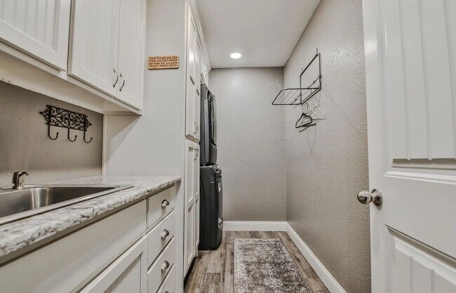 Building Photo - So many Amenities!