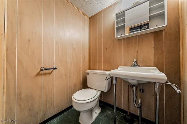 Building Photo - 24111 Edgehill Dr