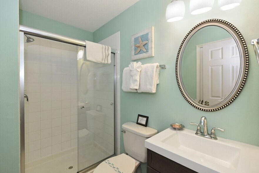 Building Photo - 8167 Fan Palm Way