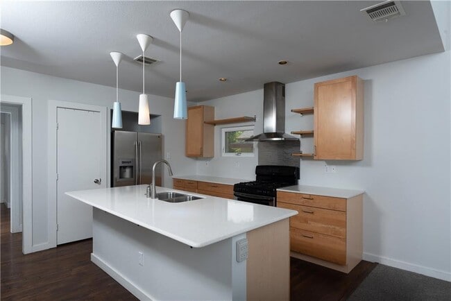 Building Photo - 1408 W 51st St