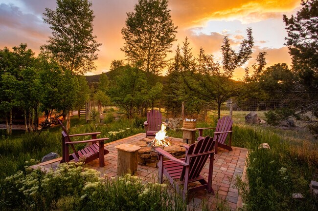 Building Photo - 665 Callicotte Ranch Dr