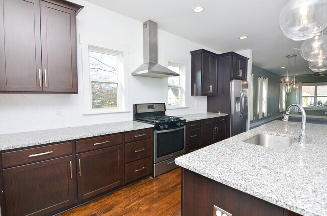 Building Photo - Stunner in East