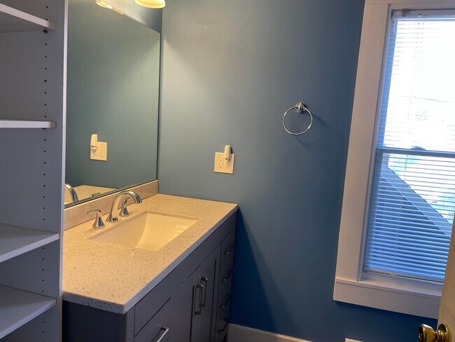 Building Photo - 390 Cedar St